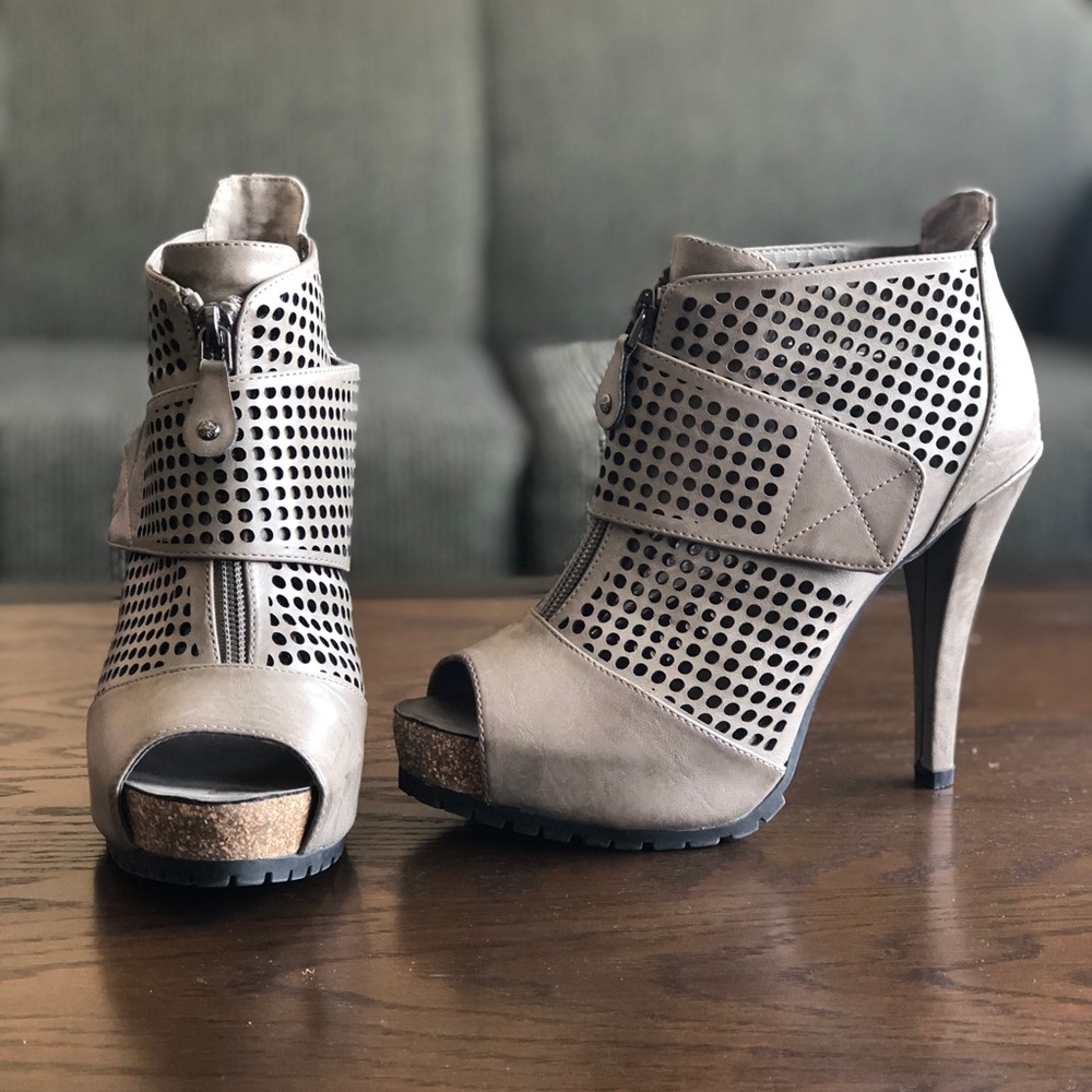 Vera Wang peep toe booties